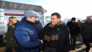 Başkan Demir hayvan pazarını ziyaret etti