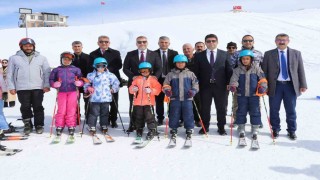 Başkan Demirli, kilim atölyesi ve kayak merkezini ziyaret etti