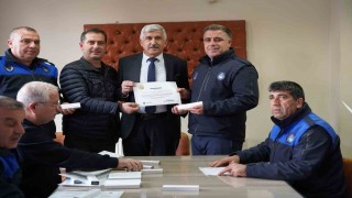 Başkan Hallaç, zabıta ekiplerine başarı belgelerini takdim etti