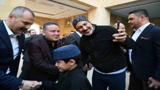 Başkan Muhitin Böcek vatandaşlarla bayramlaştı
