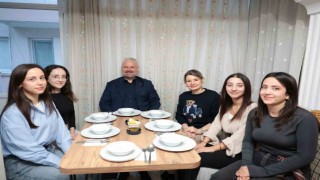 Başkan Pehlivan, öğrencilerin iftar sofrasına konuk oldu