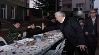 Başkan Şadi Özdemir Gökçe Mahallesinde iftara katıldı