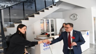 Başkan Şehirli, Kadın personelin 8 Mart Dünya Kadınlar Gününü kutladı
