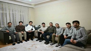 Başkan Yılmaz sahuru gençlerle yaptı
