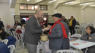 Başkan Zencirci iftarda vatandaşlara incir ikramında bulundu