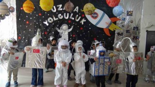 Batmanda anaokulu öğrencileri uzay çadırında gezegenleri öğrenme fırsatı buldu