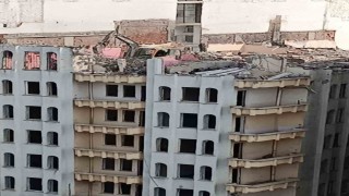 Batmanda depremde ağır hasar alan AFAD binası kontrollü yıkılıyor