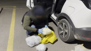 Batmanda durdurulan otomobilden 5 kilo 150 gram uyuşturucu ele geçirildi