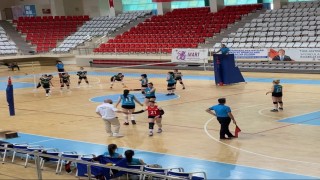 Bayburtlu kadın voleybolcular tüm maçları kazanarak finale yükseldi