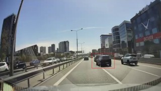 Bayram günü makas atan sürücü kamerada