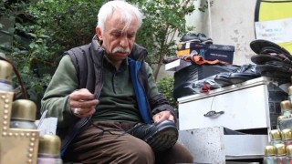 Bayramda temiz ayakkabılarla dolaşmak isteyenler tamircilere akın etti