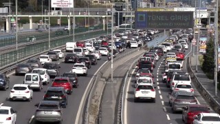 Bayramın ikinci gününde İstanbulda trafik yoğunluğu yaşanıyor