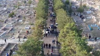 Bayramın ilk gününde mezarlıklar doldu taştı