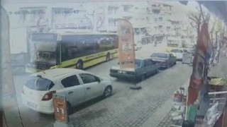 Belediye otobüsü 4 araca böyle çarptı
