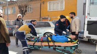 Bilecikte motosikletin devrilmesi sonucu 2 kişi yaralandı