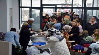 Bir asrı geçkin gelenekte 12 bin kişi bayramlaştı