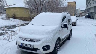 Bir hafta önce bahar temizliği yapılan ilçe kara teslim oldu