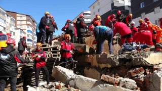 Bitliste 438 kişinin katılımıyla deprem tatbikatı yapıldı