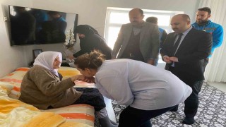 Bitlisteki asırlık çınara anlamlı ziyaret
