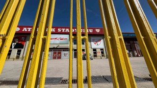 Bolu Atatürk Stadyumu depreme dayanıklı olmadığı gerekçesiyle kapatıldı