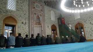 Boluda tarihi camide bayramlaşma geleneği
