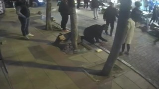Bornovada gençler arasında bıçaklı kavga: 1 ağır 2 yaralı