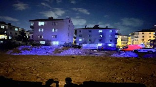 Boşanma aşamasındaki karısını öldürüp intihar etti