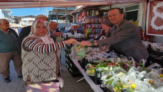 Bozdoğanda kadınlar unutulmadı, rengarenk çiçekler takdim edildi