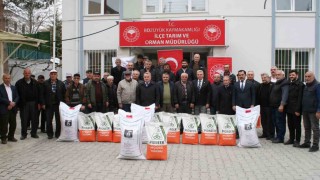 Bozüyükte çiftçilere nohut ve ayçiçeği tohumu dağıtıldı
