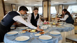 Bu otel, turizm sektörünün ara eleman sorununu çözüyor