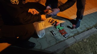 Büfe hırsızları, bekçiler tarafından yakalandı