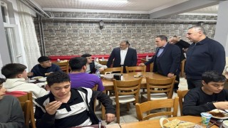 Burhaniye de Kaymakam Memiş öğrencilerle iftar yaptı