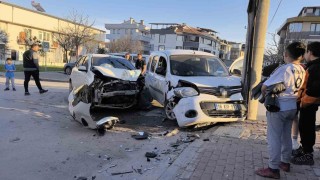 Bursada iki araç çarpıştı: 1 yaralı