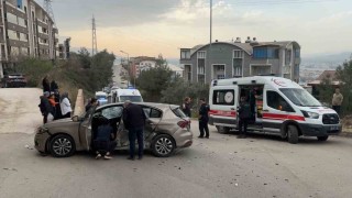 Bursada iki otomobil çarpıştı: 4 yaralı