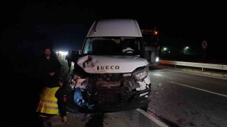 Bursada minibüs otomobille çarpıştı: 1 yaralı