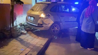 Bursada ticari araç ile otomobil çarpıştı: 5 yaralı