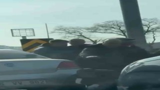 Bursada yol verme kavgasında yumruklar havada uçuştu