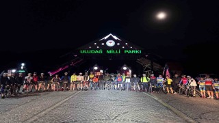 Bursalı bisikletçilerden iftar sonrası Uludağ tırmanışı
