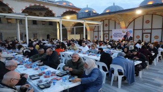 Büyükçekmece ailesi Kadir Gecesinde iftar sofrasında buluştu