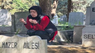 Büyükçekmecede bayram öncesinde vatandaşlardan mezarlık ziyareti