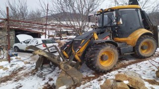 Büyükşehir Belediyesinden Alanyada kar temizleme çalışması