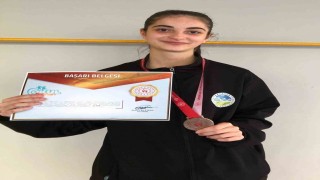 Büyükşehir karatecisi Sakaryayı gururlandırdı