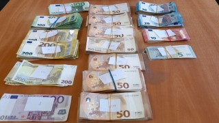 Buzdolabına sakladığı 62 bin 770 euro gümrükte yakalandı