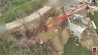 Çamaşır makinesinin altından ‘suç tüneli çıktı