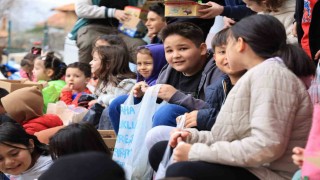 Çamelinde çocuklar asırlık bayram geleneklerini yaşatıyor