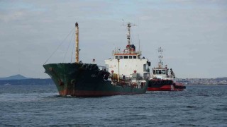 Çanakkale Boğazında karaya oturan tanker kurtarıldı