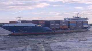 Çanakkale Boğazında makine arızası yapan konteyner gemisi Karanlık Limana demirletildi