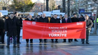 Çanakkale Valisi, kadına şiddete dikkat çekmek için siyah giyinip yürüdü