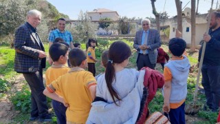 Çocuklar fidanları toprakla buluşturdu
