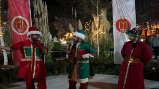 Çocuklar ramazan şenliklerinde gönüllerince eğleniyor